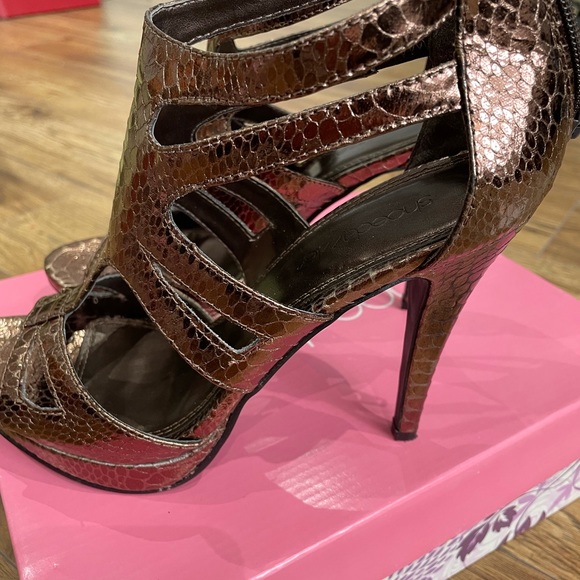 Bronze heels - Picture 6 of 6